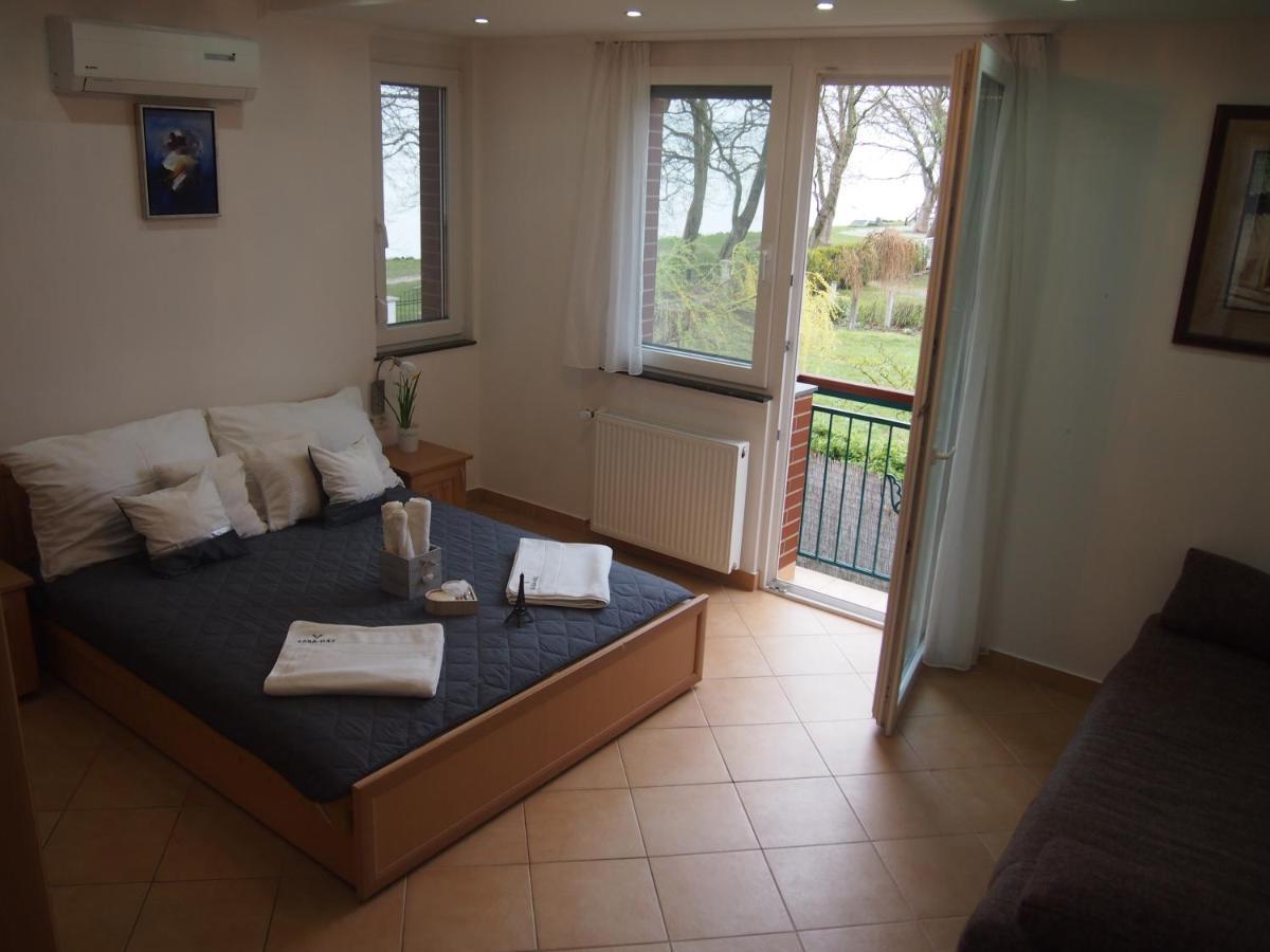Saba-Haz Hotell Balatonboglár Exteriör bild