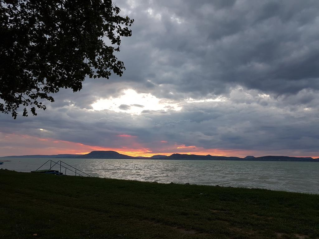 Saba-Haz Hotell Balatonboglár Exteriör bild